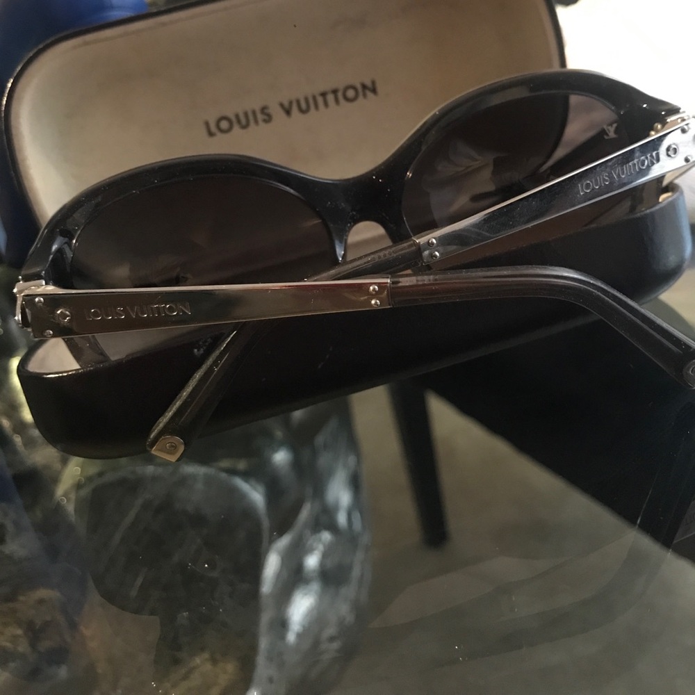Authentic LV sunglasses - Picture 2 of 8